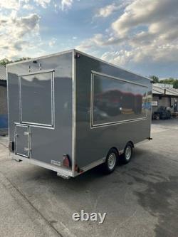 Remorque de cuisine Teale SupaLite, traiteur à double essieu, comptoirs en acier inoxydable 2700 kg