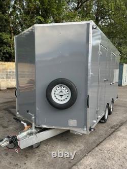 Remorque de cuisine Teale SupaLite, traiteur à double essieu, comptoirs en acier inoxydable 2700 kg