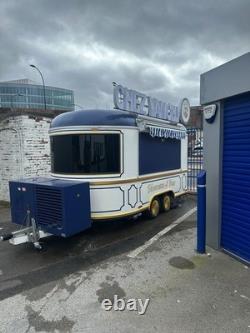 Remorque de restauration à deux essieux, style vintage époustouflant, certifiée gaz et électrique