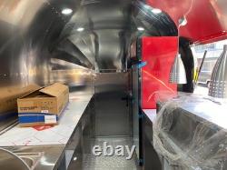 Remorque de restauration à double essieu avec four à pizza, cuisine en acier inoxydable et trappe de service