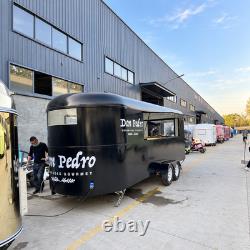Remorque de restauration noire à double essieu arrondie, grande trappe de service, intérieur en bois