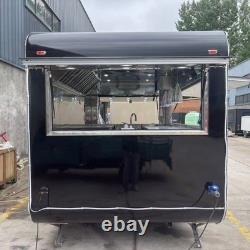 Remorque de restauration noire à double essieu avec doubles trappes, intérieur en acier inoxydable et hotte aspirante