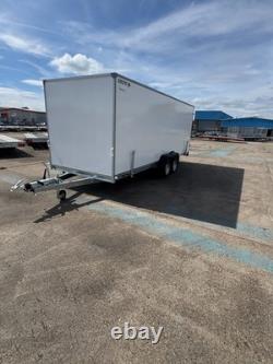 Remorque fermée pour voiture 19,6 pi x 6,5 pi x 6,5 pi 3500 kg double essieu @wychavon