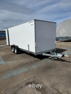 Remorque fermée pour voiture 19,6 pi x 6,5 pi x 6,5 pi 3500 kg double essieu @wychavon