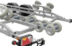 Remorque porte-bateau de 28 pieds, 3 500 kg, double essieu LORRIES PP35-8825 Wychavon Trailers