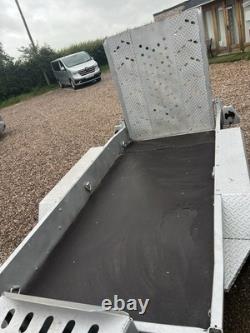 Remorque porte-engins Indespension 2700 kg à double essieu freinée avec plateau biseauté