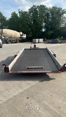 Remorque porte-voiture 2700 kg à double essieu, plateforme basculante, en état d’occasion