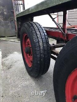 Remorque porte-voiture à deux essieux freinés avec treuil pour machines industrielles commerciales