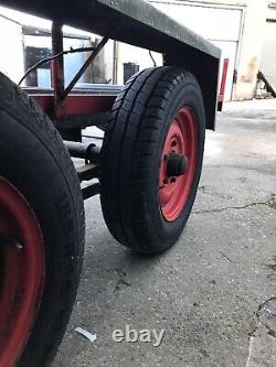 Remorque porte-voiture à deux essieux freinés avec treuil pour machines industrielles commerciales