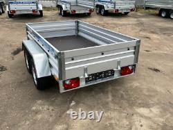 Remorque pour voiture 8,7 pi x 4 pi 750 kg à double essieu, plateau à ridelles grillagées de 800 mm avec rampe arrière rabattable