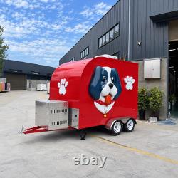 Remorque rouge à double essieu pour salon mobile de toilettage canin, avec baignoire et table de toilettage