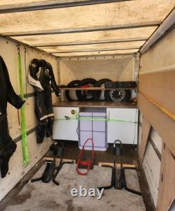 Swop, camion. Grande remorque fourgon sur mesure fabriquée par Wessex Trailers, double essieu