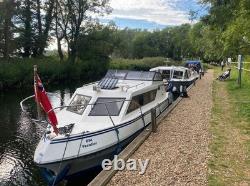 Viking 22 croiseur fluvial avec remorque Brenderup à double essieu