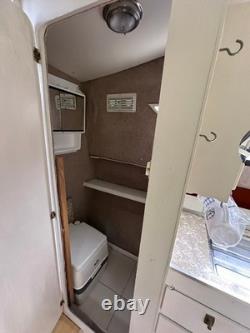 Viking 22 croiseur fluvial avec remorque Brenderup à double essieu