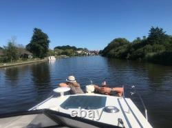 Viking 22 croiseur fluvial avec remorque Brenderup à double essieu